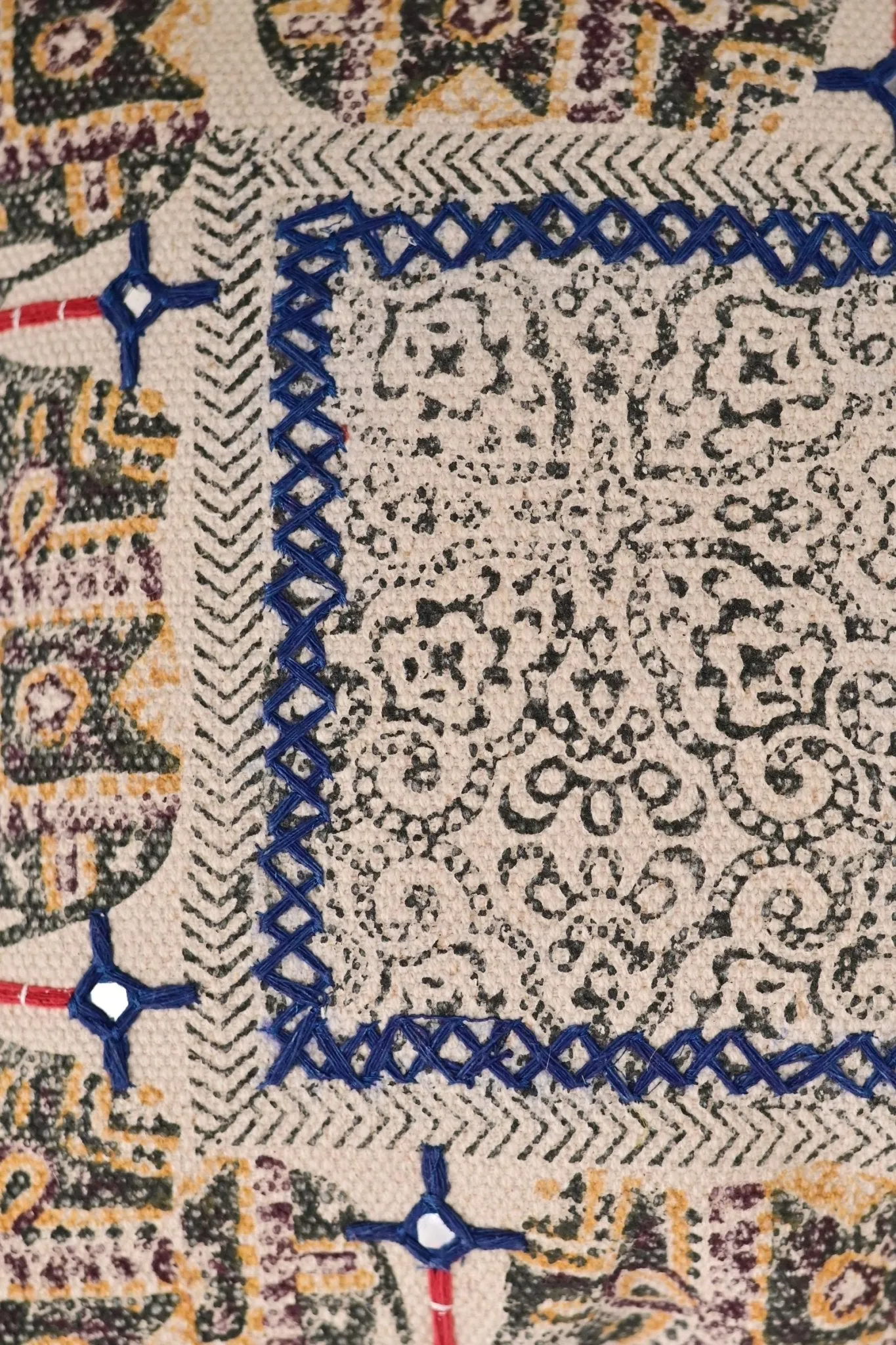BANDA - SQUARE CUSHION COVER