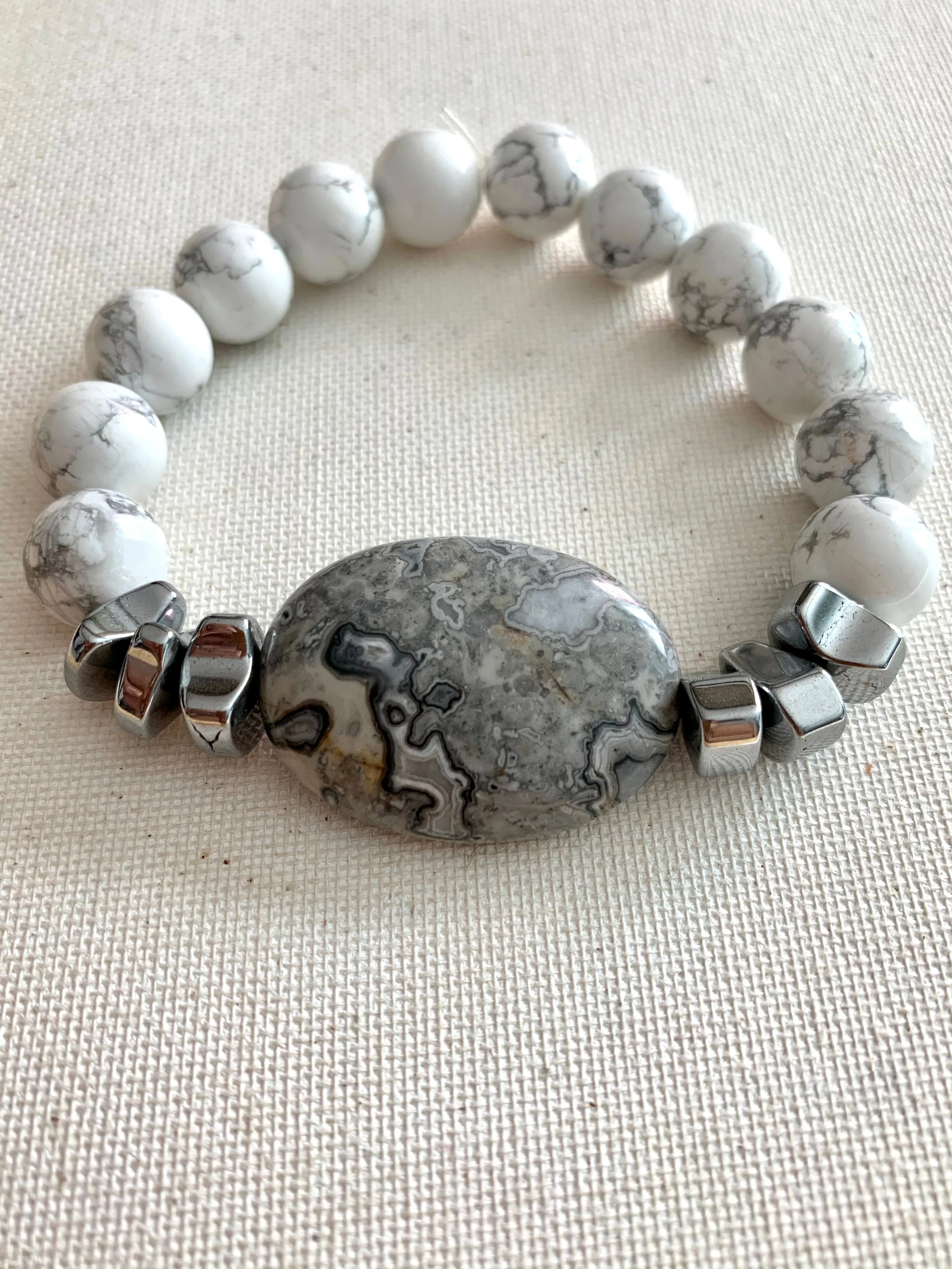 Howlite and Gray Agate Stone Bracelet